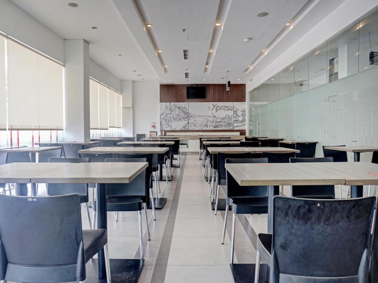 Townhouse Oak Jp Hotel Jakarta Extérieur photo