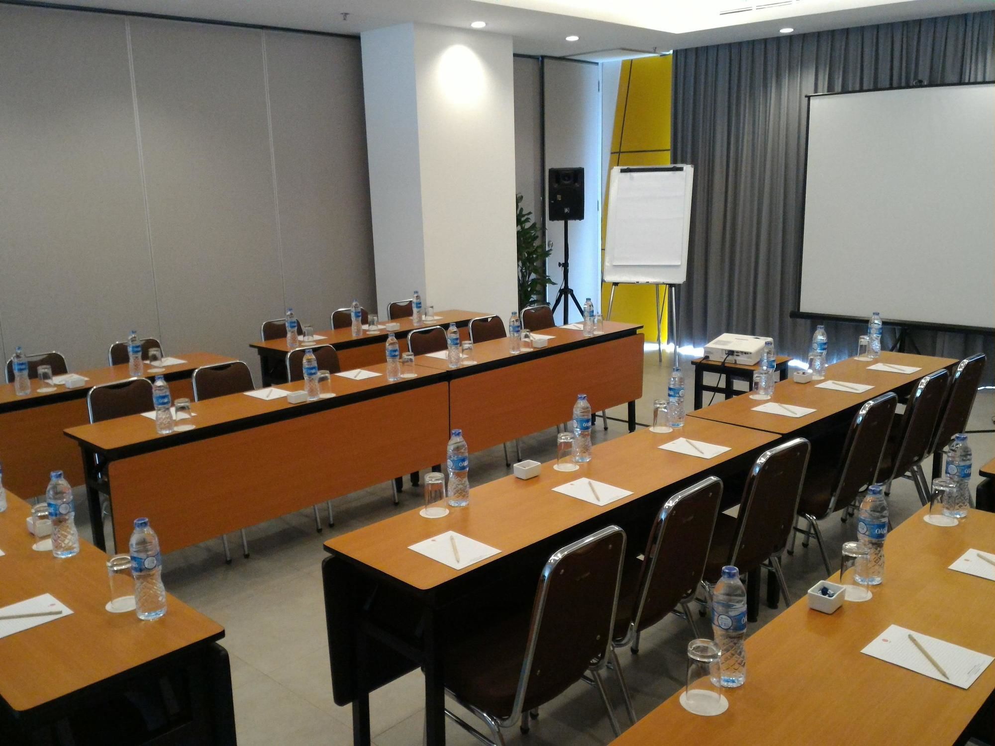 Townhouse Oak Jp Hotel Jakarta Extérieur photo